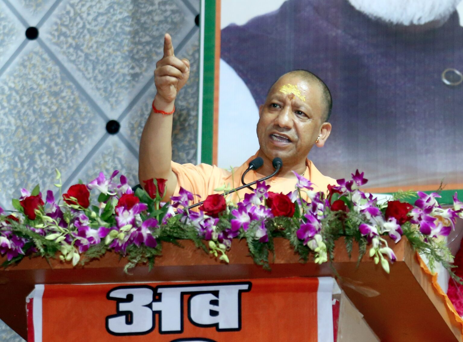 किसी के लिए फैमिली फर्स्ट, मोदी के लिए नेशनः योगी