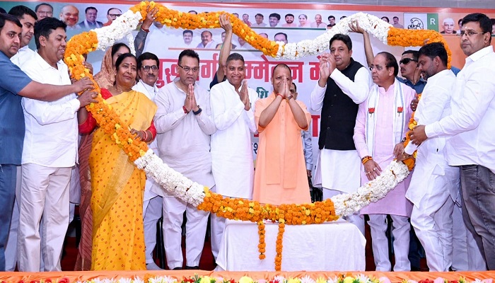 तीसरा कार्यकाल देकर जनता करेगी पीएम मोदी के समर्पण का सम्मान : योगी आदित्यनाथ