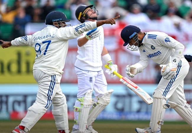 Ind vs Eng: कुलदीप यादव की फिरकी में फंसा इंग्लैंड, 218 रनों पर ढेर हुए अंग्रेज़