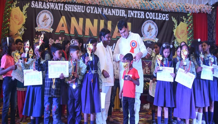 आज के बच्चे देश का भविष्य हैं, इन्हें शिक्षा का मूल्य भी समझाना बहुत जरूरी: एके शर्मा
