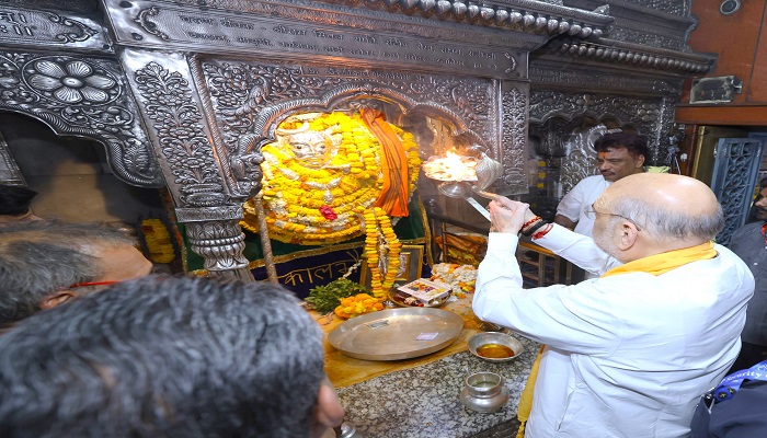 बाबा काल भैरव के दरबार में गृह मंत्री अमित शाह ने टेका मत्था, मांगा जीत का आशीर्वाद