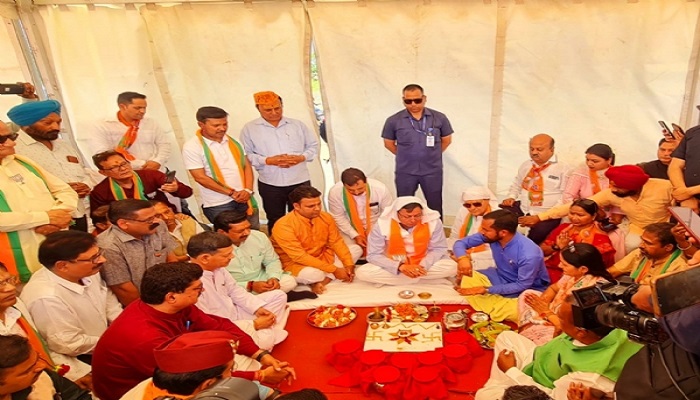 ऋषिकेश में मोदी की जनसभा की सफलता के लिए सीएम धामी ने किया भूमि पूजन