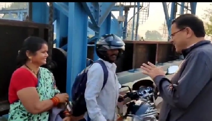 सुबह सैर के दौरान बड़े बुजुर्गों से मिले धामी, कही मोदी की ओर से राम-राम