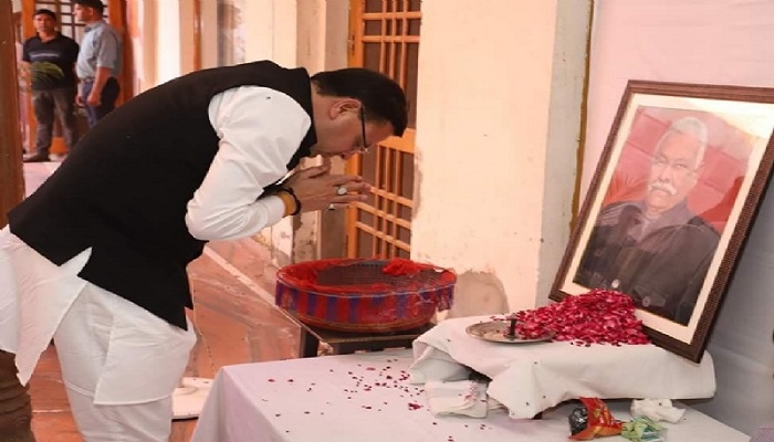 मुख्यमंत्री पुष्कर सिंह धामी ने पूर्व सांसद कुंवर सर्वेश सिंह को दी श्रद्धांजलि