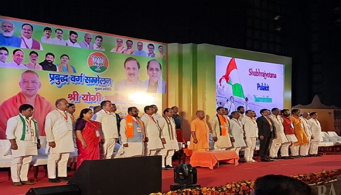 उन्हें कर्फ्यू प्यारा था, हमें जनता की खुशहाली प्यारी है: योगी आदित्यनाथ