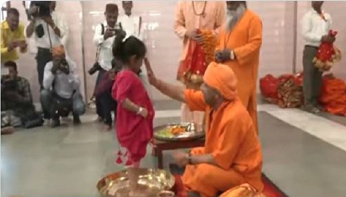 सीएम योगी ने रामनवमी पर किया कन्या पूजन