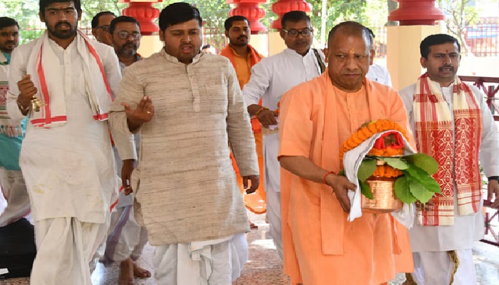 सीएम योगी ने हनुमत प्राण प्रतिष्ठा व रुद्र महायज्ञ का किया शुभारंभ