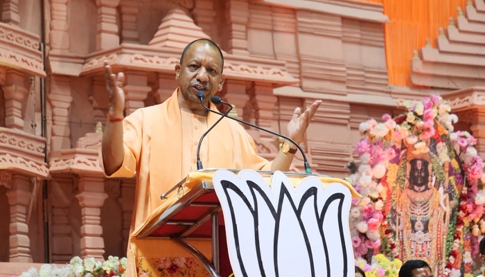कांग्रेस का पेट कभी नहीं भरने वाला, यह गरीबों के हकों पर डकैती डालते हैंः योगी
