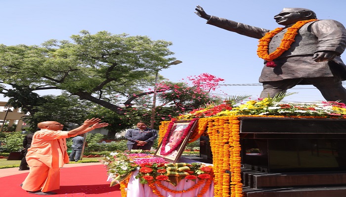 सीएम योगी ने हेमवती नंदन बहुगुणा को किया नमन