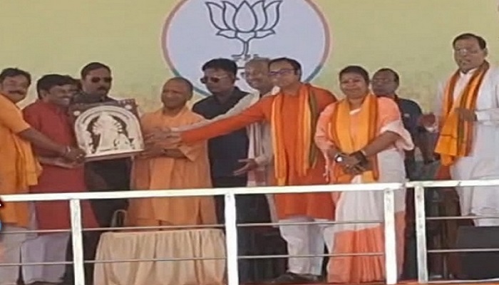 दंगाइयों को उल्टा लटका देता, सात पीढ़ियां याद करतीं : योगी आदित्यनाथ