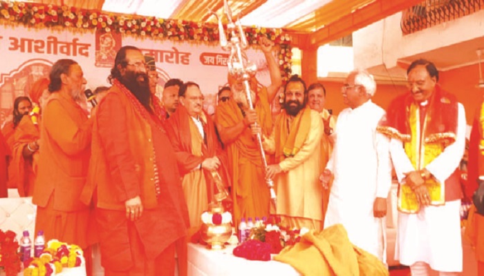 हरिद्वार पहुंचे नड्डा, संतों ने त्रिशुल भेंटकर दिया विजयश्री का आशीर्वाद