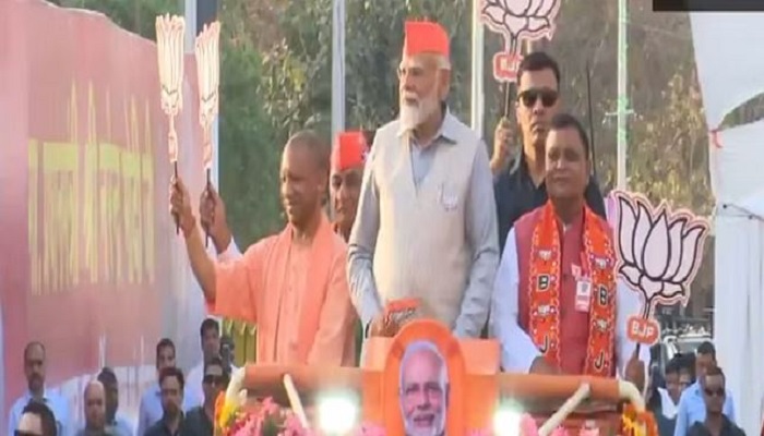 पीएम मोदी के रोड शो में उमड़ा जनसैलाब, जय श्री राम के उद्घोष से गूंज उठा गाजियाबाद