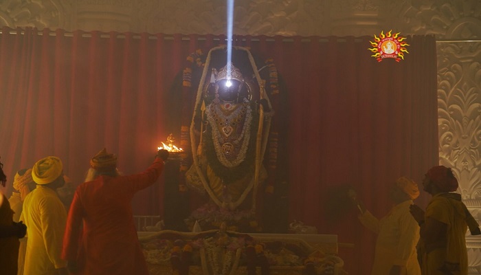 सूर्य की किरणों ने किया श्रीरामलला का ‘महामस्तकाभिषेक’, हर्षित हुई अयोध्या