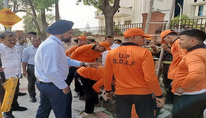 सीवर में गिरने से ‘शाहरुख’ की मौत पर नगर विकास मंत्री का एक्शन, अधिशासी अभियंता सहित कई निलंबित