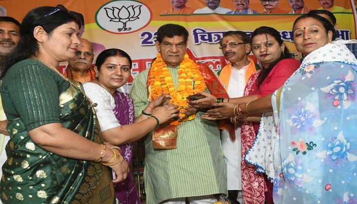 परिवारवाद को बढ़ावा दे रही हैं विपक्षी पार्टियां: एके शर्मा