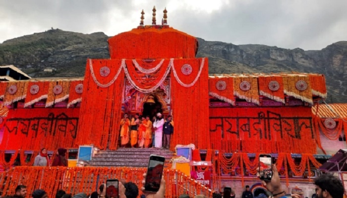 बद्रीनाथ मंदिर के कपाट शीतकाल के लिए हुए बंद