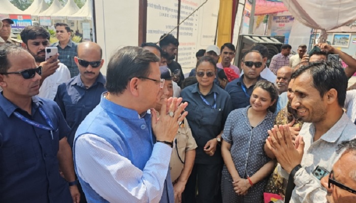 सीएम धामी ने ऋषिकेश में यात्रा ट्रांजिट कैंप का किया औचक निरीक्षण