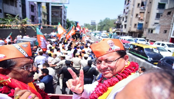भाजपा प्रत्याशी हर्ष मल्होत्रा की नामांकन रैली में पहुंचे उत्तराखंड के सीएम पुष्कर सिंह