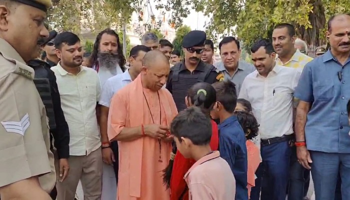 सीएम योगी ने पूछा हालचाल तो दर्शनार्थी हुए निहाल