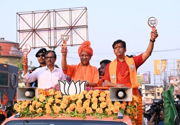 सीएम योगी की अगुवाई में उमड़ पड़ा भगवा ज्वार, गूंजा नारा-अबकी बार चार सौ पार