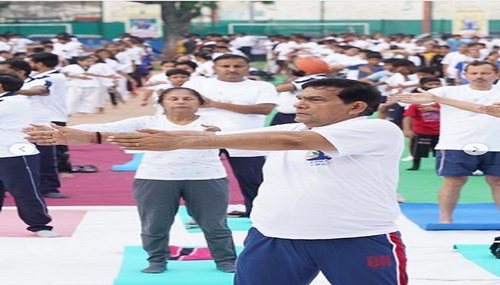 शारीरिक, मानसिक एवं अध्यात्मिक उन्नयन के लिए हजारों वर्षों से ऋषि-मुनि योगाभ्यास कर रहे: एके शर्मा