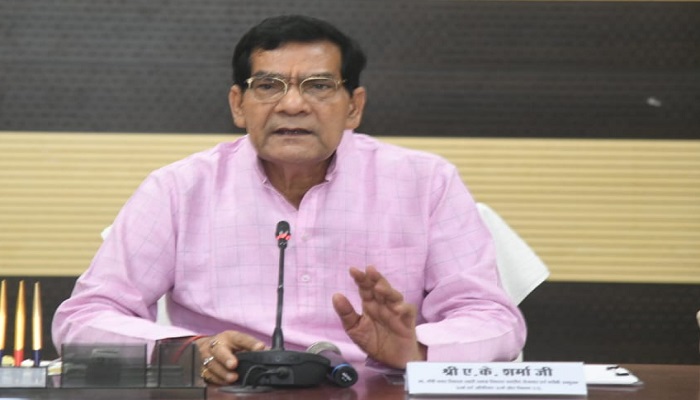 बरसात के पहले नाले, नालियों की सफाई, संचारी रोगों के रोकथाम के प्रयास किए जाए: एके शर्मा