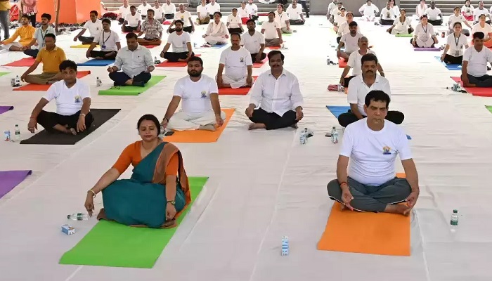 काशी में योग कार्यक्रम में भाग लेकर काफी खुशी महसूस कर रहा हूं: एके शर्मा