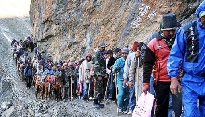 तीर्थयात्रियों का पहला जत्था बालटाल और पहलगाम से श्री अमरनाथ की पवित्र गुफा के लिए रवाना