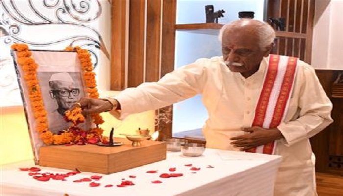 राज्यपाल ने भारत रत्न नीलम संजीव रेड्डी को अर्पित की भावभिनी श्रद्धांजलि