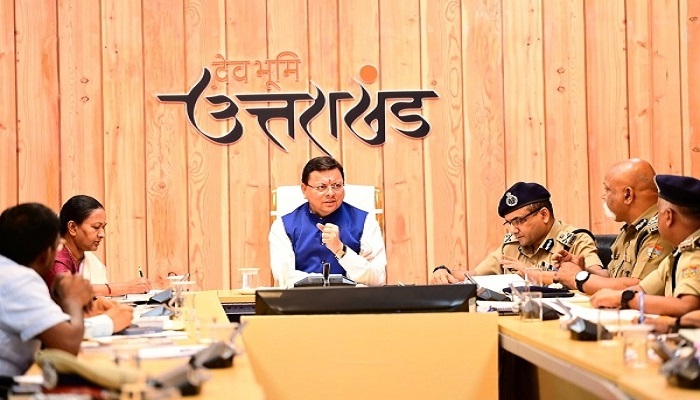 डीजीपी ने मुख्यमंत्री धामी को तीन नए कानूनों की बताई विशेषताएं