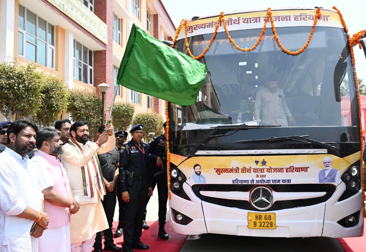 अयोध्या धाम के लिए सीएम नायब सिंह ने बस को हरी झंडी दिखाकर किया रवाना