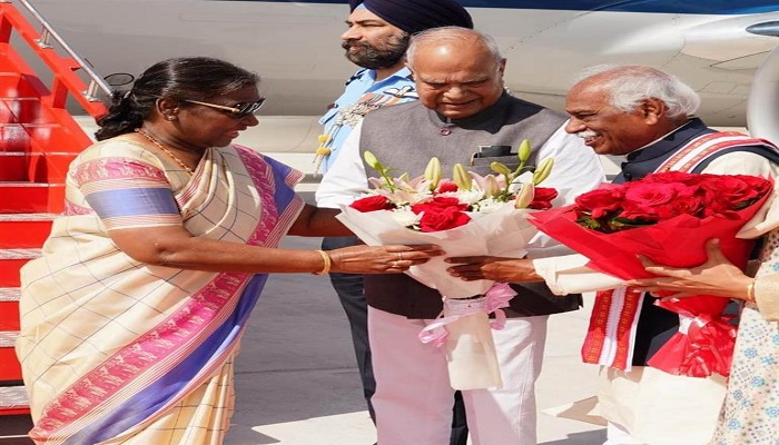 राष्ट्रपति द्रौपदी मुर्मु का राज्यपाल बंडारू दत्तात्रेय ने किया स्वागत