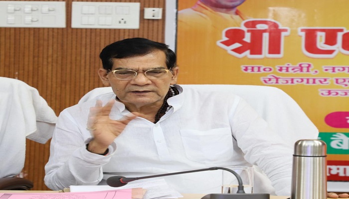 एके शर्मा ने नगरों की साफ-सफाई हेतु सुबह 05 बजे से कूड़ा उठाने का निर्देश दिया