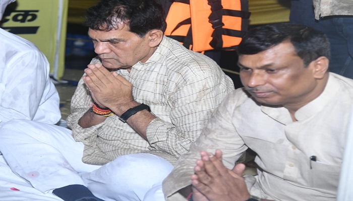 एके शर्मा ने महाकुम्भ मेला क्षेत्र में हो रहे कार्यों का किया निरीक्षण, बड़े हनुमान जी का किया पूजन-अर्चन