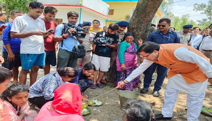 धामी ने बाढ़ प्रभावित क्षेत्रों का किया दौरा, प्रभावितों को हर संभव मदद का दिया भरोसा
