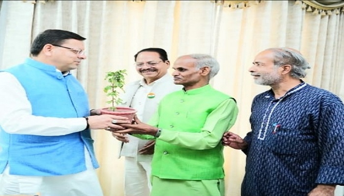 हरेला को ”वृक्ष दिवस” मनाने के लिए सीएम धामी से मिले ट्री ट्रस्ट के लोग