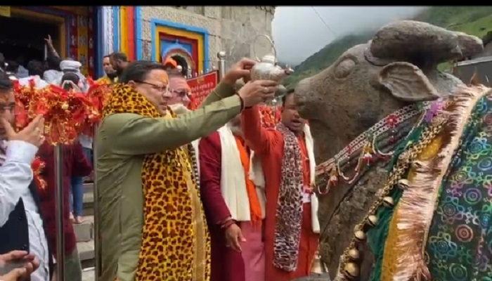 मुख्यमंत्री ने किए बाबा केदारनाथ के दर्शन, यात्रा व्यवस्थाओं  और पुनर्निर्माण कार्यों का लिया जायजा
