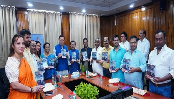 सीएम धामी ने ‘वो 17 दिन’ पुस्तक का किया विमोचन