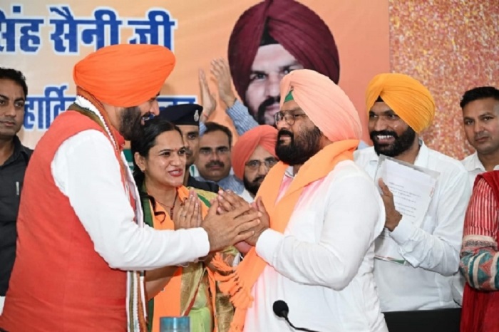 राजेंद्र देसूजोधा फिर हुए भाजपाई, मुख्यमंत्री सैनी ने पटका पहनाकर पार्टी में करवाया शामिल