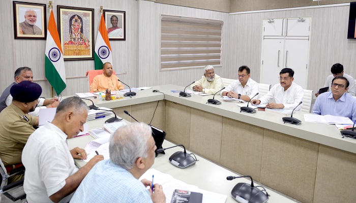 बाढ़ के समय राहत और बचाव के लिए बेहतर कोऑर्डिनेशन और क्विक एक्शन जरूरी: सीएम योगी