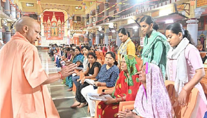 सीएम योगी ने सुनी लोगों की समस्याएं, कहा- सबको न्याय मिलेगा और सबकी पीड़ा दूर की जाएगी