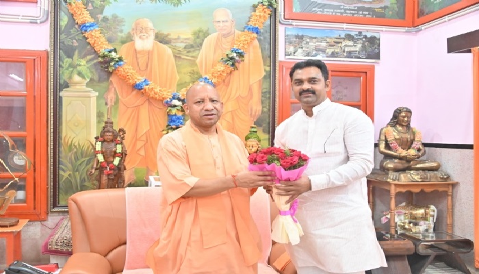 सीएम योगी से केंद्रीय राज्यमंत्री पंकज चौधरी व कमलेश पासवान ने की भेंट
