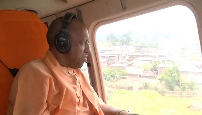मुख्यमंत्री योगी ने श्रावस्ती में बाढ़ प्रभावित क्षेत्रों का किया निरीक्षण, राहत पैकेट किए वितरित