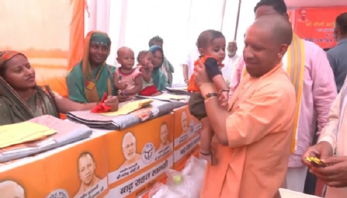 यूपी में बाढ़ : इस साल 43 जनपदों पर नदियां हुईं नाराज़, योगी सरकार बनी ढाल
