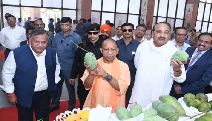 सीएम योगी ने किया आम महोत्सव 2024 का उद्घाटन