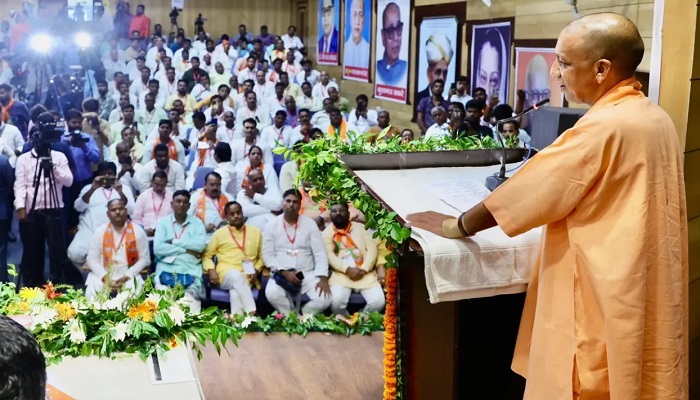 सपा ने ओबीसी समाज के लोगों का रोजगार छीना, भाजपा ने रोजगार उपलब्ध कराया: सीएम योगी