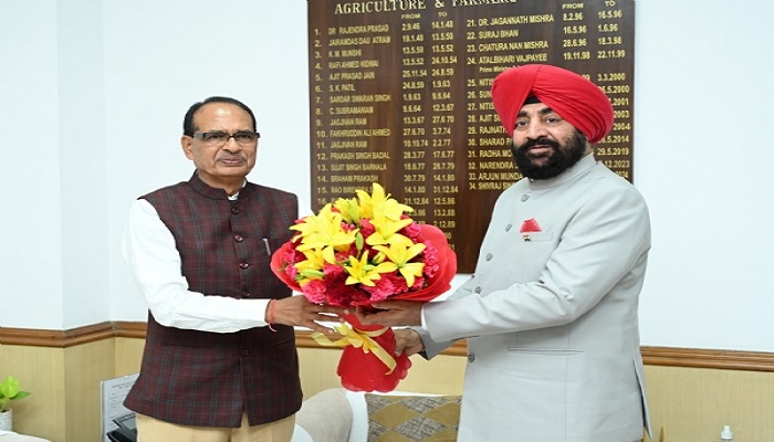 राज्यपाल ने केंद्रीय मंत्री शिवराज से की भेंट, ग्रामीण विकास से जुड़े विषयों पर की चर्चा