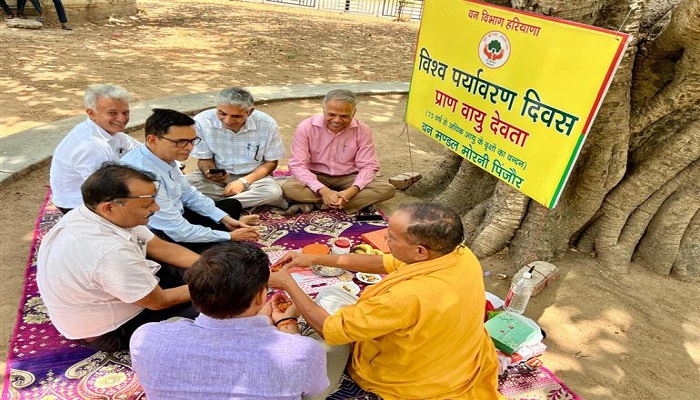 प्राणवायु देवता पेंशन योजना के तहत अधिक आयु वाले वृक्षों को प्रदान की जा रही है आर्थिक सहायता