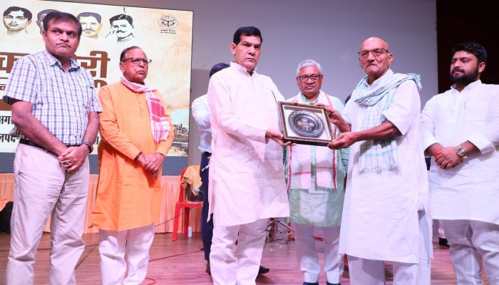 लोगों की सेवा करना, साफ-सफाई रखना भी देश की सेवा की है: एके शर्मा