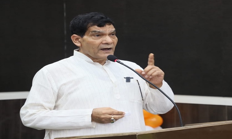 देश की सुरक्षा के साथ फिर से कोई खिलवाड़ न हो, हमें सतर्क रहना होगा: एके शर्मा